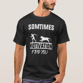 Manchmal findet Motivation einen Löwenjungen T-Shirt