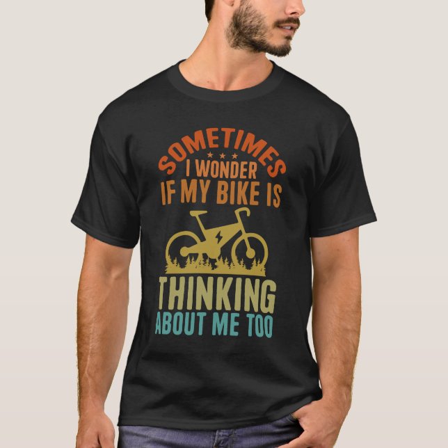 Manchmal frage ich mich, ob mein Fahrrad über mich T-Shirt (Vorderseite)