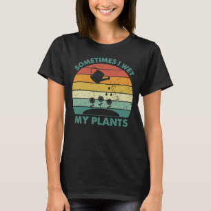 Manchmal Nässe Ich Meine Pflanzen Lustige Gartenar T-Shirt