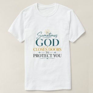 Manchmal schließt Gott Türen, um dich zu schützen T-Shirt