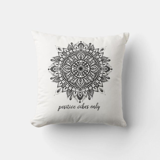 Mandala Black and White Throw Cushion Kissen (Vorderseite)