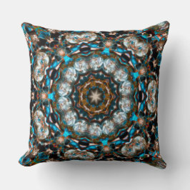 Mandala, der wie ein Krater in hellen Farben aussi Kissen