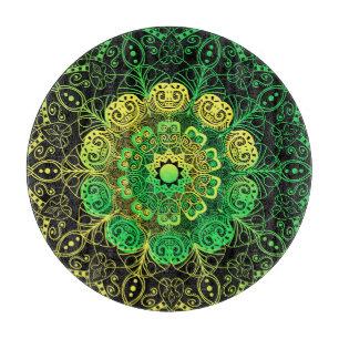 Mandala-Kunst: Grün-gelbes Detail. Schneidebrett