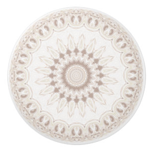 Mandala-Medaillon in sanftem Beige und Weiß Keramikknauf