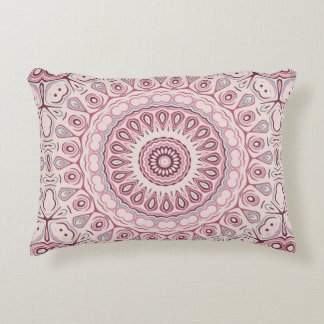 Mandala-Medaillon in staubigem Rosarot und Mauve Zierkissen