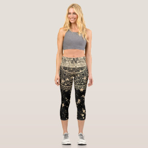 Mandala mit Gold Stars auf schwarz bezaubern Capri Leggings