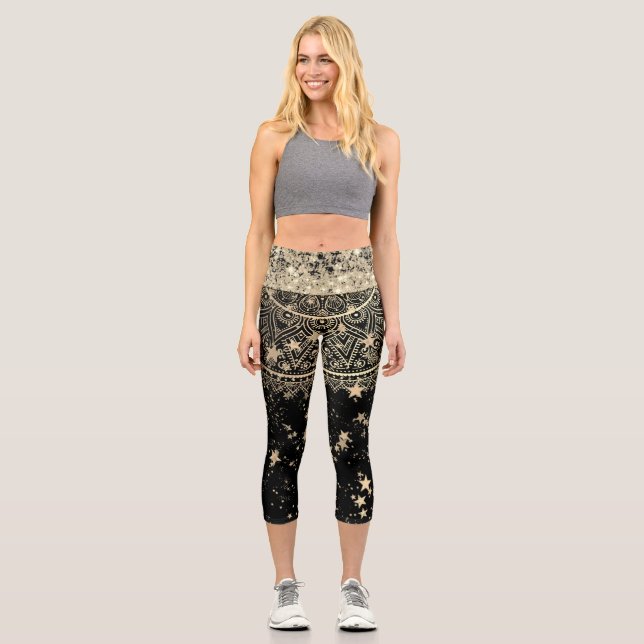Mandala mit Gold Stars auf schwarz bezaubern Capri Leggings (Vorderseite)