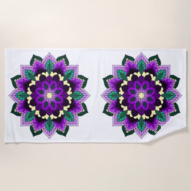 Mandala Muster 02 in lila Strandtuch (Vorderseite)