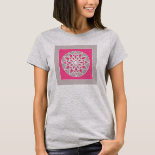 Mandala-Muster in fuchsienrosa, weiß und grau T-Shirt