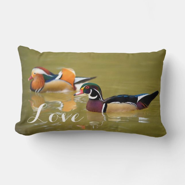 Mandarin Duck Couple / Love Birds Custom Wedding Lendenkissen (Vorderseite)