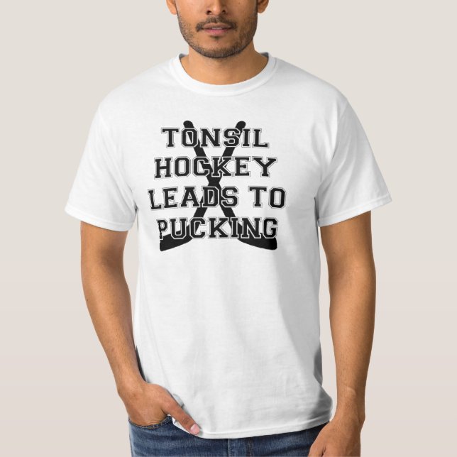"Mandel-Hockey führt zu pucking" lustiges T-Shirt (Vorderseite)