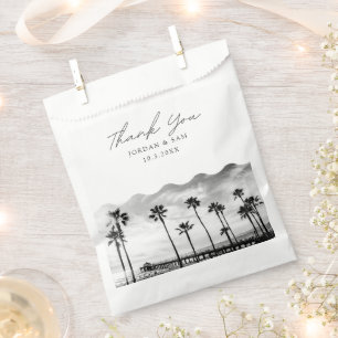 Manhattan Beach Wedding Black and White Foto Geschenktütchen