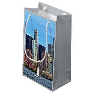 Manhattan NY - Sailboat By Manhattan Skyline Kleine Geschenktüte