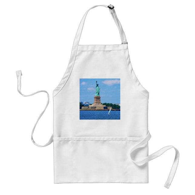 Manhattan - Segelboot mit Freiheitsstatue Schürze (Vorne)