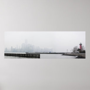 Manhattan Skyline in Nebel mit Leuchtturm Poster