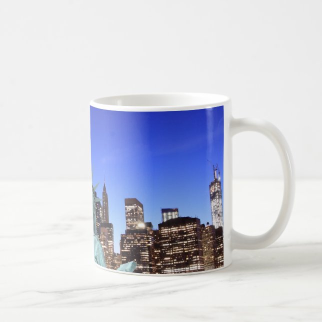 Manhattan-Skyline und das Freiheitsstatue Tasse (Rechts)