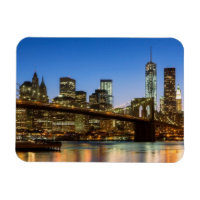 Manhattan und Brooklyn Bridge bei Dämmerung