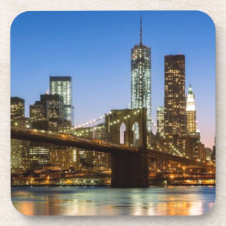Manhattan und Brooklyn-Brücke an der Dämmerung Getränkeuntersetzer