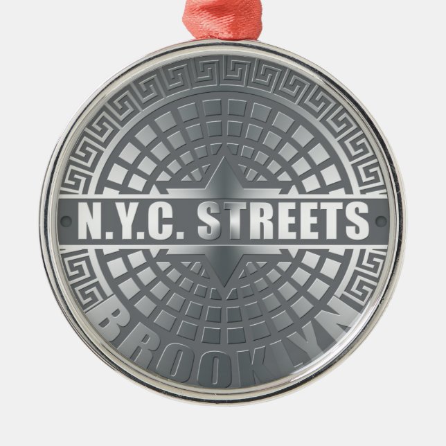 Manhole Covers Brooklyn Ornament Aus Metall (Vorne)