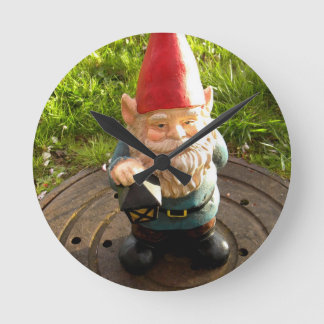 Manhole Gnome Runde Wanduhr