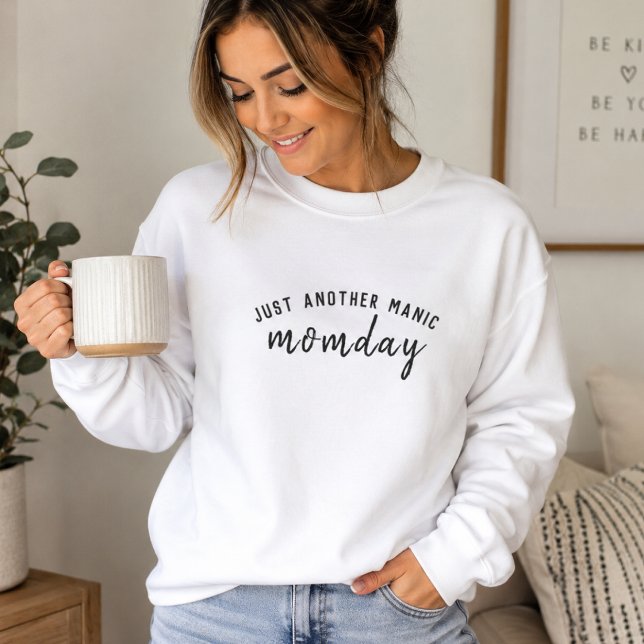 Manic Momday | Besetzte Mama Moderne Muttertagspau Sweatshirt (Funny mom sweatshirt with Just Another Manic Momday quote for coffee runs and errands.)