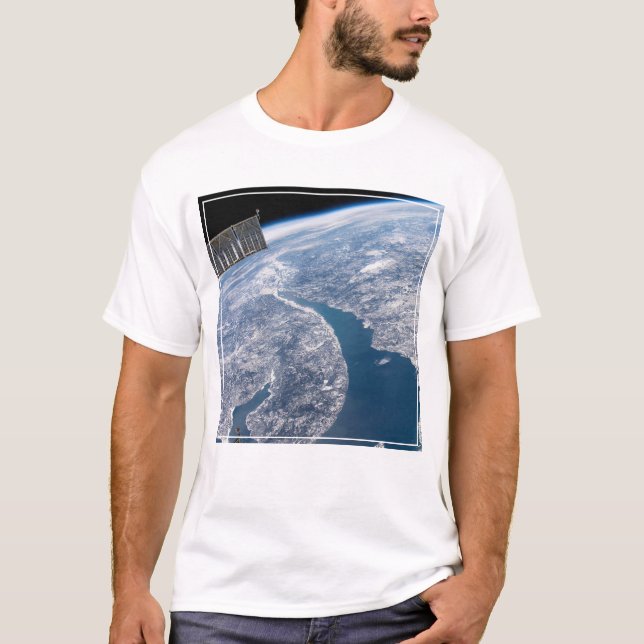Manicouagan Crater And The St. Lawrence River T-Shirt (Vorderseite)