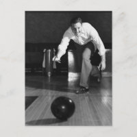 Mann beim Bowling