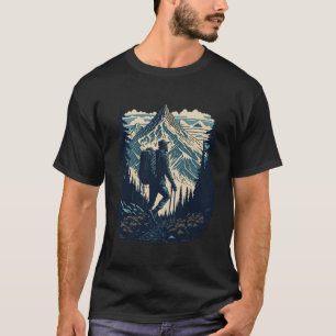 Mann beim Wandern in den Bergen Lustiges Wandererg T-Shirt