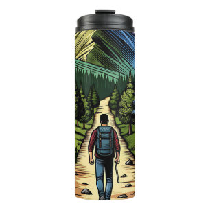 Mann, der auf den Trails wandert Thermosbecher