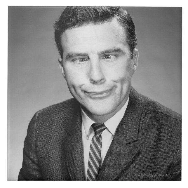 Mann, der Gesicht macht Fliese (Vorderseite)