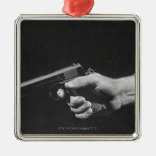 Mann, der Gewehr hält Silbernes Ornament