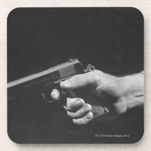 Mann, der Gewehr hält Untersetzer