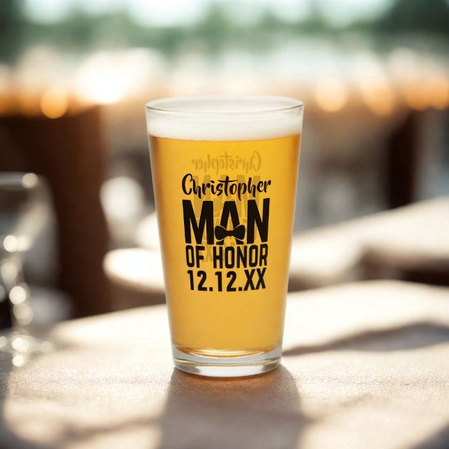 Mann der Hochzeitsfeier des Ehrenglases Tumbler (For the Man of Honor in your wedding party. Just add his name and your wedding date)
