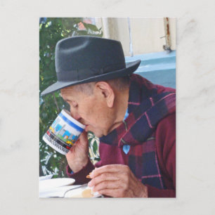 Mann im Cafe - Erste Pokale des Kaffees Postkarte