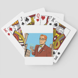 Mann im Comic-Stil schaut auf das Mobiltelefon Spielkarten