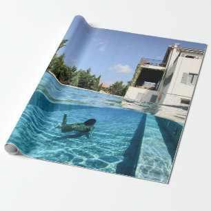 Mann im Schwimmbad am Morgen Geschenkpapier