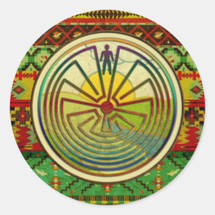 MANN IN DER MAZE-Landschaft + Ihr Hintergrund Runder Aufkleber