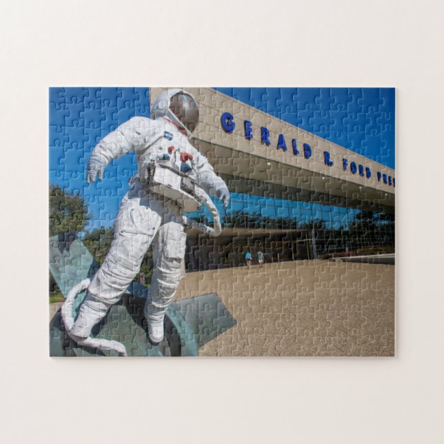 Mann in der Raumskulptur Puzzle (Horizontal)