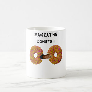 Mann isst Donuts !  Kaffeetasse
