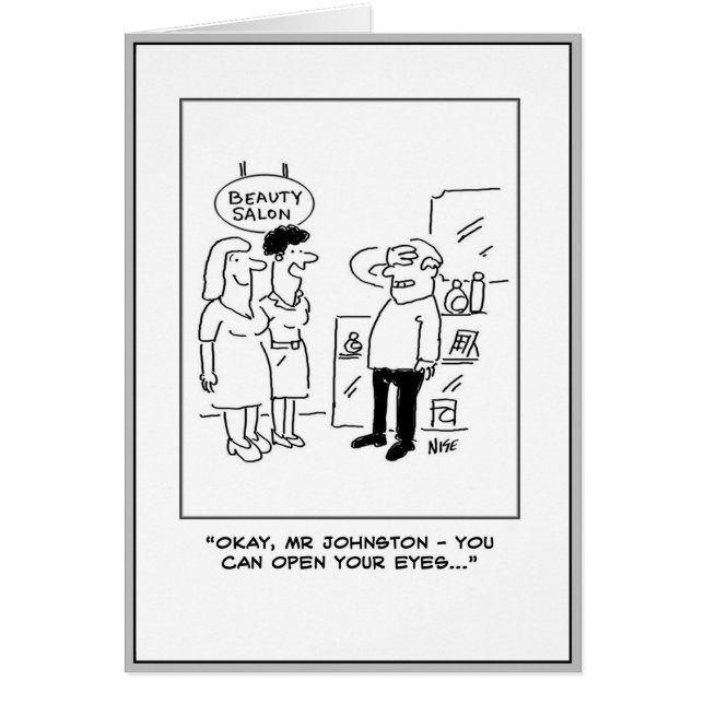 Mann mit Augen geschlossen wartet auf Überraschung (Vorne)