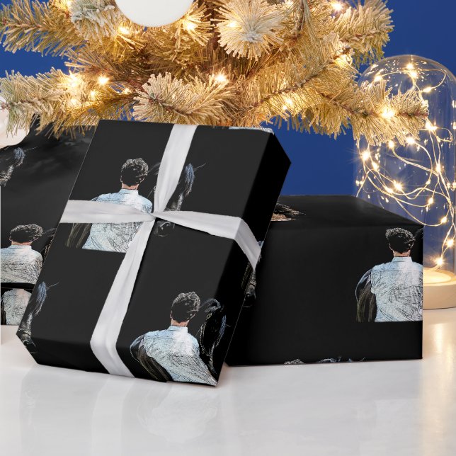 Mann mit dunklem Pferdewrapping-Papier Geschenkpapier (Feiertage)