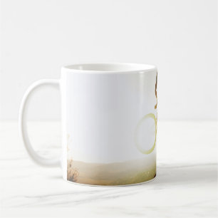 Mann mit Fahrrad Kaffeetasse