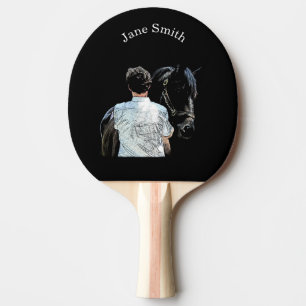 Mann mit Pferdeschlittenpingpaddel Tischtennis Schläger