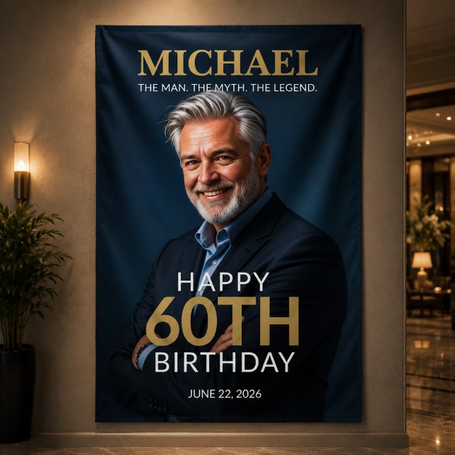 Mann Mythos Legende 60. Geburtstagsbanner Banner (Luxury navy and gold 60th birthday wall banner displayed in an upscale hotel setting.)