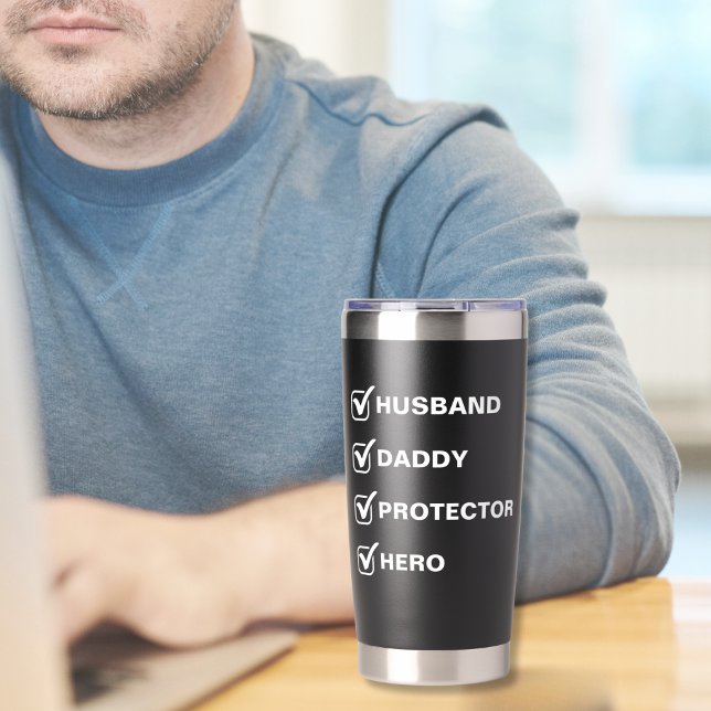 Mann, Papa, Beschützer, Heldengeschenk Schwarz Thermobecher (Father's Day Gift for Husband or Dad with Checkboxes and Personalized Text Tumbler Gift for Him)