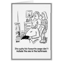 Mann sieht sich Fernsehseifen an.