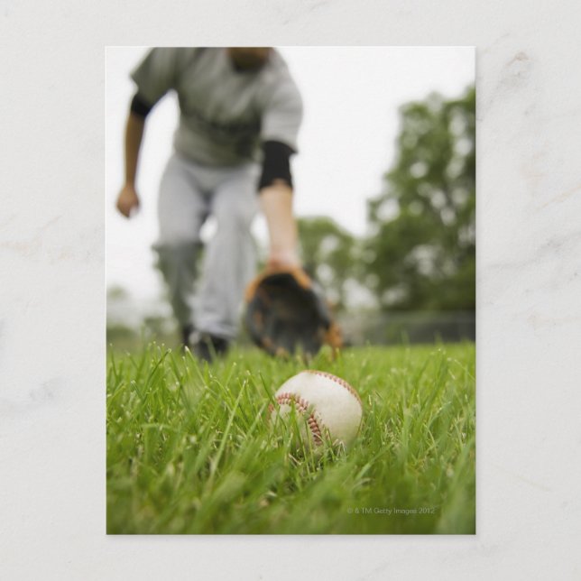 Mann spielt Baseball Postkarte (Vorderseite)