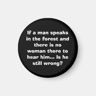 Mann spricht im Forest Magnet - Witziger Witz für