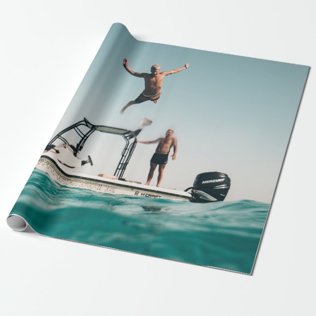 Mann taucht im Pool Geschenkpapier (Ungerollt)