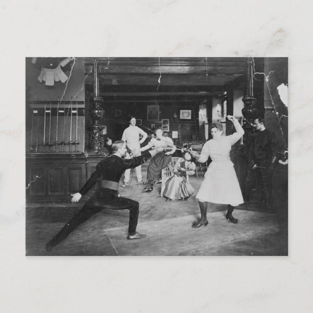 Mann und Frau beim Fechten um 1910 Vintage Postkarte (Vorderseite)